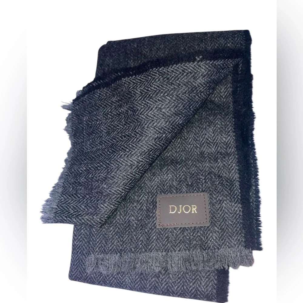 STABO Men's Charcoal Herringbone Scarf with Logo Patch Lamb-wool NEW